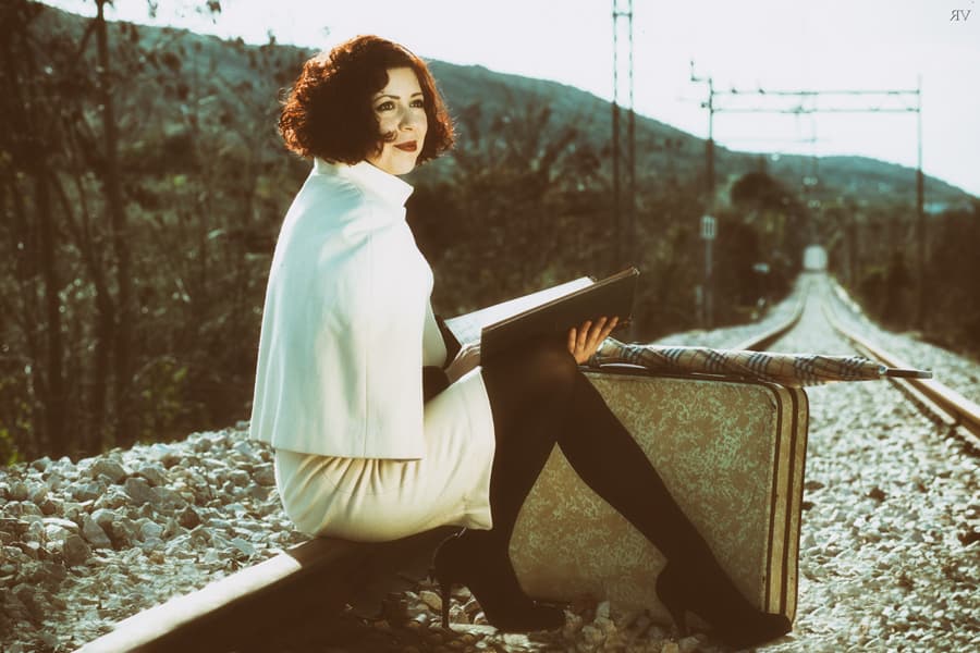 The artistic journey — Maira with music score on Italian railway